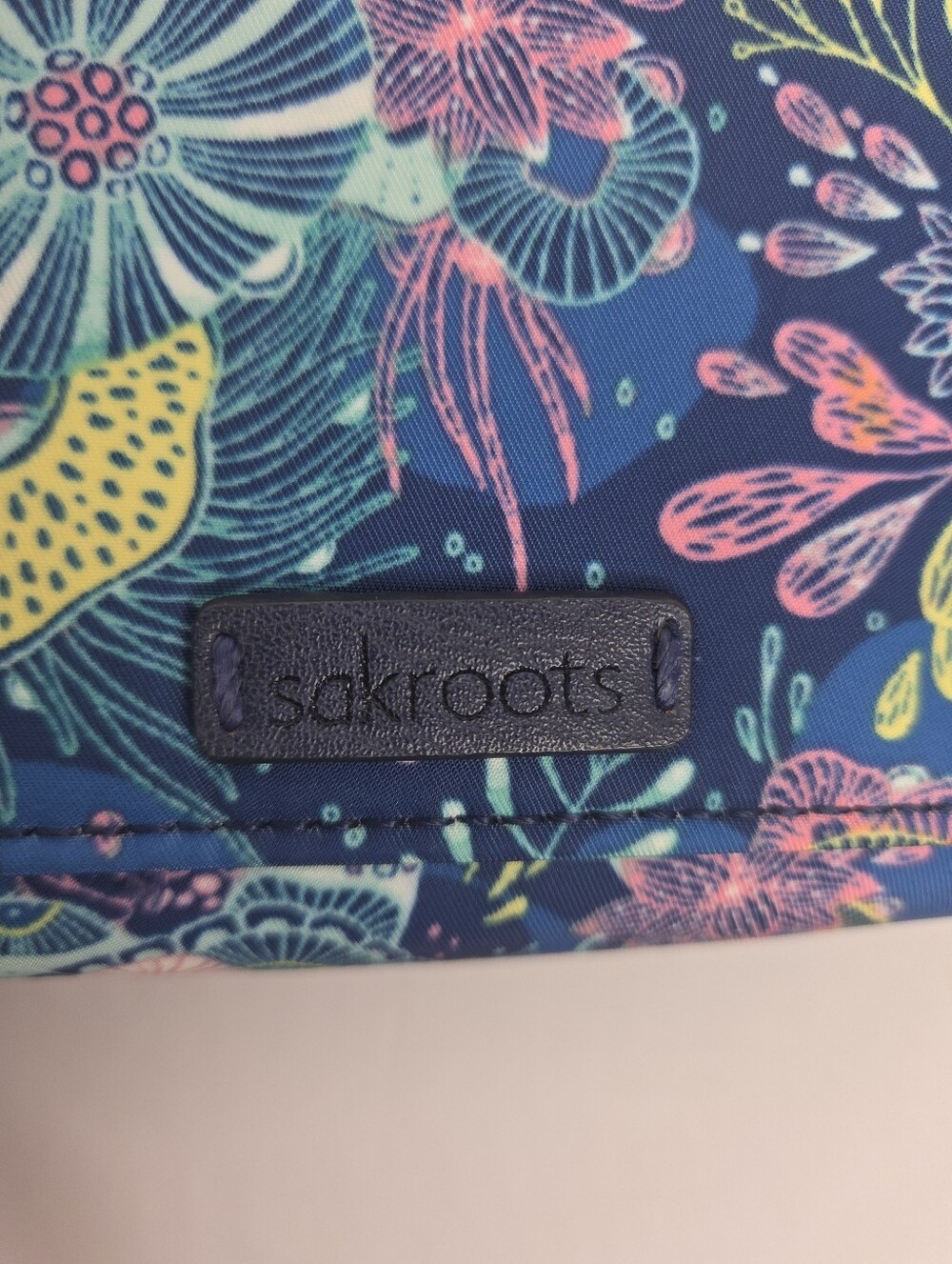 Sakroots Smartphone Crossbody Wallet Royal Blue Seascape - Picture 4 of 10